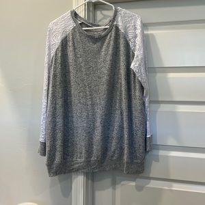 Sweater with lace sleeves